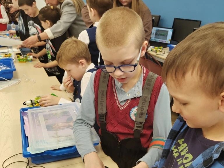 ИСПОЛЬЗОВАНИЕ ТЕХНОЛОГИЙ В ЛЕГОКОНСТРУИРОВАНИИ LEGO WEDO 2.0.